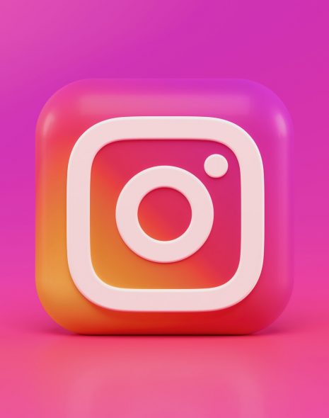 Why The Hell Everyone Looks 'So Perfect' on Instagram?